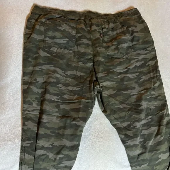 Levi's Camo Jet Set Jogger Pants Women's 24W LEVIS Jeans Army Lightweight pants - Picture 8 of 8